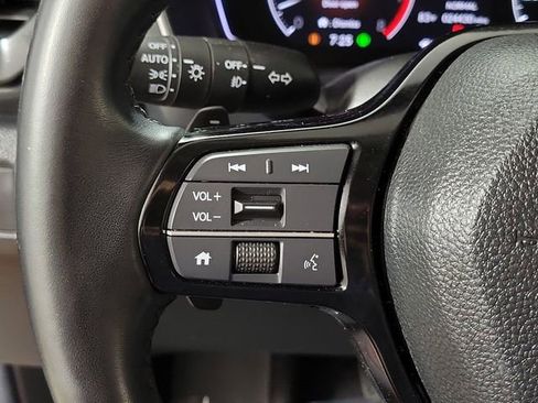Used 2025 Honda Pilot EX-L image 25