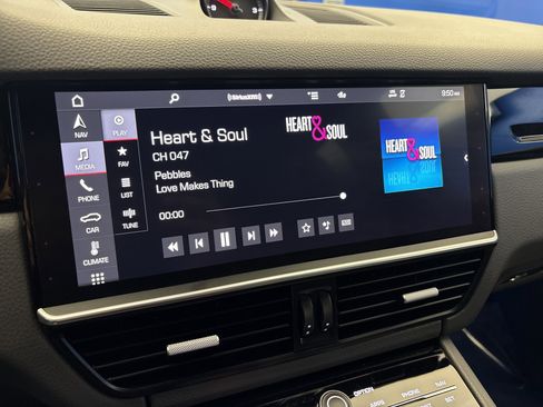 Used 2020 Porsche Cayenne image 18