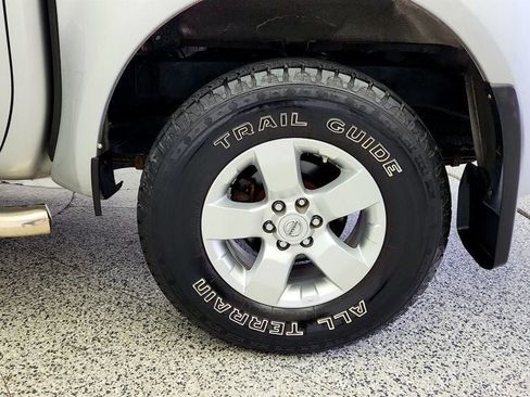 Used 2013 Nissan Frontier SV w/ SV Value Truck Pkg AWD/4WD image 9