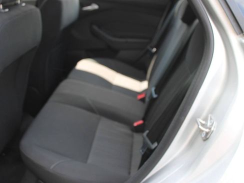 Used 2018 Ford Focus SE FWD image 10