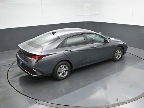 New 2026 Hyundai Elantra SE image 21