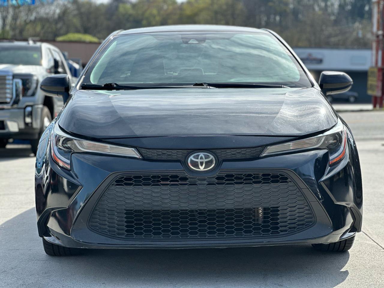 Used 2020 Toyota Corolla LE FWD image 2