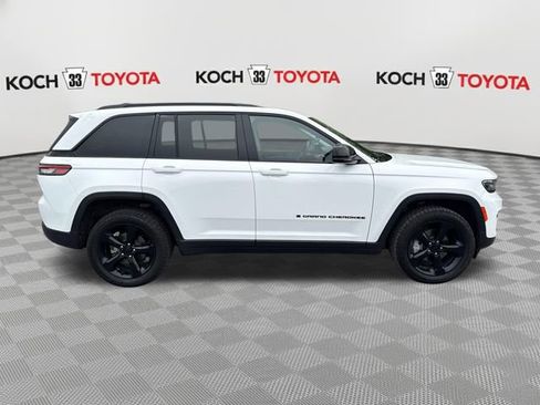 Used 2023 Jeep Grand Cherokee Limited w/ Black Appearance Package AWD/4WD image 9