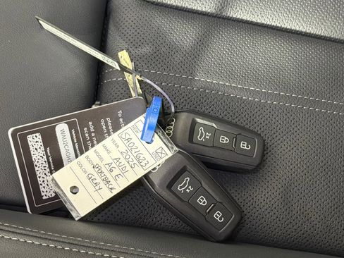 Certified 2025 Audi A6 e-tron Premium Plus w/ Premium Plus image 24