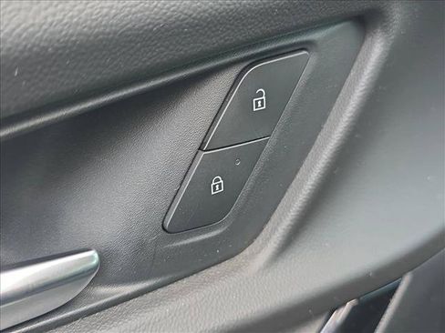 Used 2026 Chevrolet Equinox LT FWD image 9