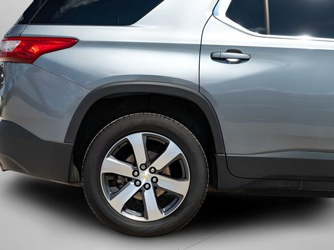 Used 2018 Chevrolet Traverse LT FWD image 7