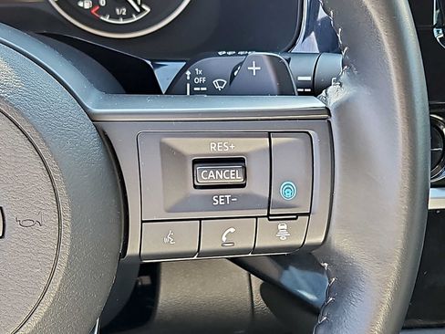 Used 2025 Nissan Pathfinder SV FWD image 22