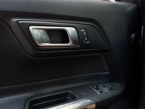 Used 2019 Ford Mustang Coupe RWD image 18