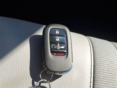 New 2025 Honda Pilot Touring image 24