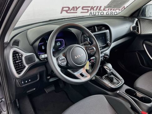 Used 2025 Kia Soul LX w/ LX Technology Package FWD image 30