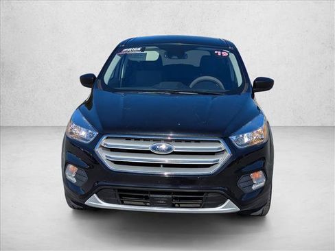 Used 2019 Ford Escape SE image 2
