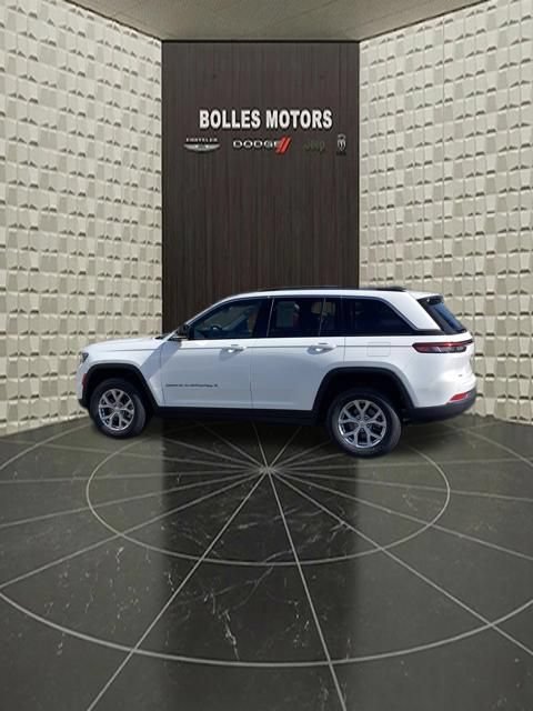 Used 2023 Jeep Grand Cherokee Limited AWD/4WD image 11