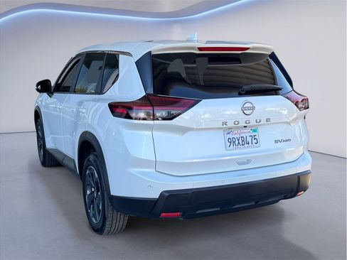 Used 2024 Nissan Rogue SV AWD/4WD image 4