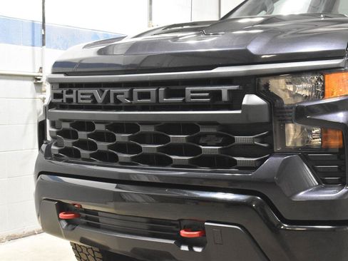 Used 2023 Chevrolet Silverado 1500 Custom Trail Boss w/ LPO, Dark Essentials Package AWD/4WD image 27