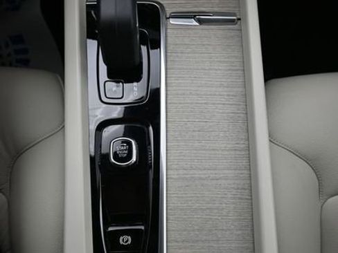 Used 2023 Volvo XC60 B5 Plus w/ Climate Package AWD/4WD image 11