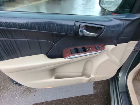 Used 2013 Toyota Camry XLE w/ Leather Pkg FWD image 8