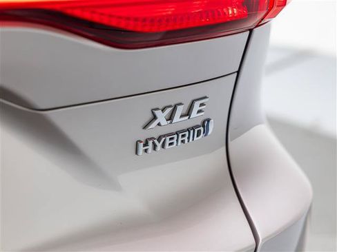 Used 2022 Toyota Venza XLE AWD/4WD image 34