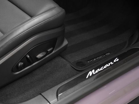 Certified 2025 Porsche Macan 4 Electric image 21