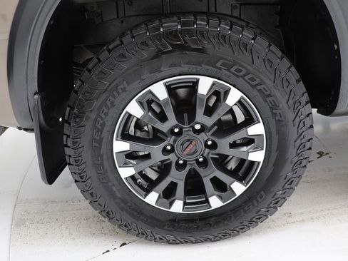 Used 2023 Nissan Titan PRO-4X w/ Pro-4x Convenience Package image 14