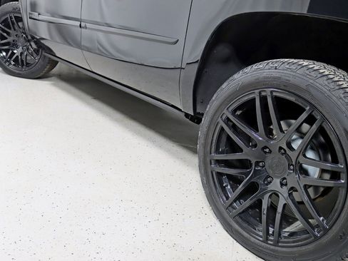 Used 2017 Cadillac Escalade ESV Luxury image 12