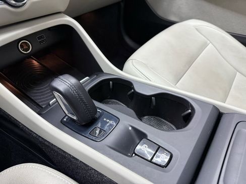 Used 2019 Volvo XC40 T5 Momentum image 20