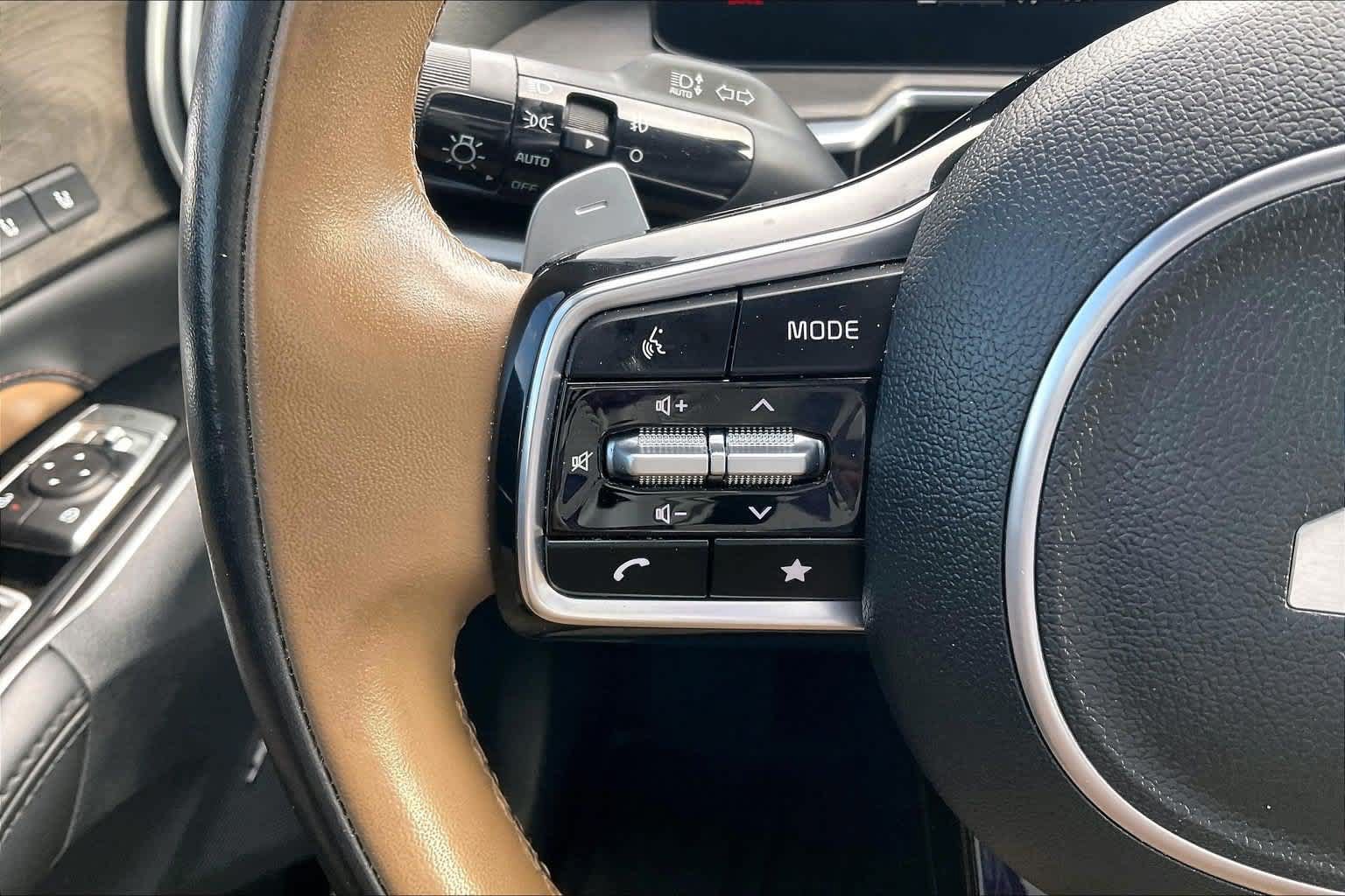 Certified 2024 Kia Sorento SX Prestige w/ Olive Brown Leather Package AWD/4WD image 23