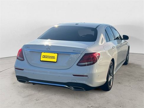 Used 2017 Mercedes-Benz E 300 4MATIC image 5