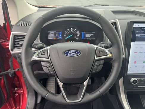 Used 2024 Ford Edge SEL w/ Convenience Package image 9