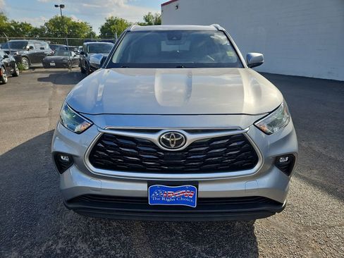 Used 2022 Toyota Highlander XLE image 3
