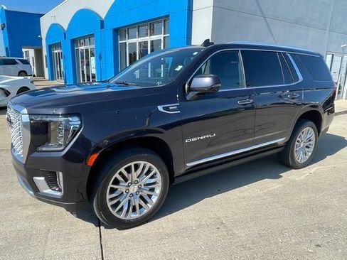 Used 2024 GMC Yukon Denali w/ Advanced Technology Package AWD/4WD image 2