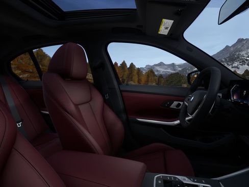 Used 2025 BMW 330i Sedan w/ Premium Package image 37