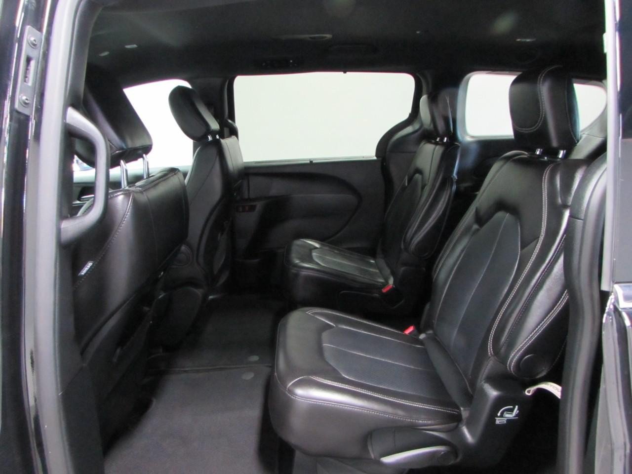 Used 2025 Chrysler Pacifica Select FWD image 14