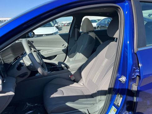 Used 2025 Hyundai Elantra SEL FWD image 37