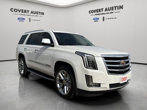 Used 2018 Cadillac Escalade Luxury image 7