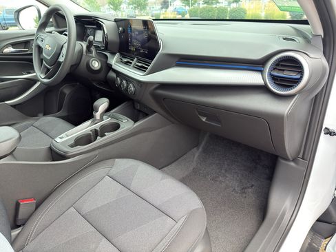 New 2026 Chevrolet Trax LS w/ LS Convenience Package FWD image 29