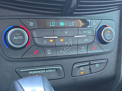 Used 2019 Ford Escape SEL image 18