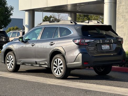 Used 2025 Subaru Outback Premium image 9
