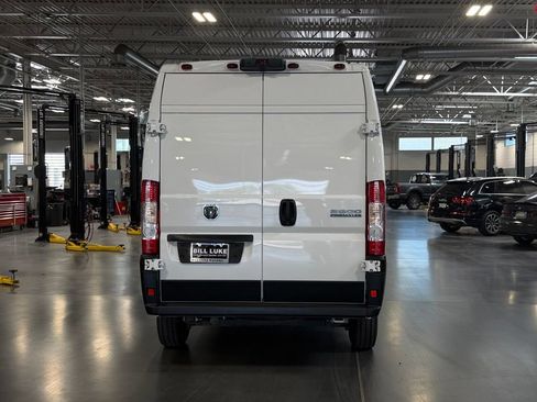 Used 2026 RAM ProMaster 2500 w/ Convenience Group FWD image 9