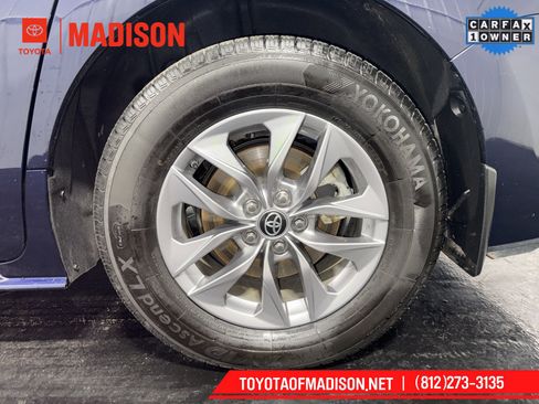 Used 2023 Toyota Sienna XLE image 7