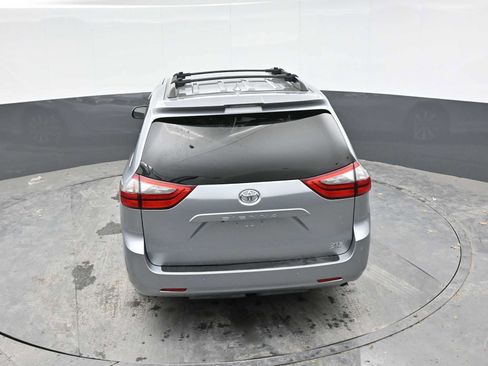 Used 2020 Toyota Sienna XLE w/ XLE Navigation Package AWD/4WD image 22