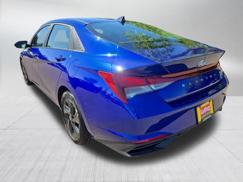 Used 2023 Hyundai Elantra SEL w/ Cargo Package FWD image 5