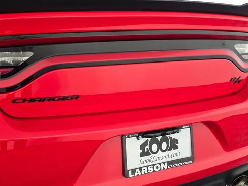 Used 2017 Dodge Charger R/T w/ Blacktop Package image 15