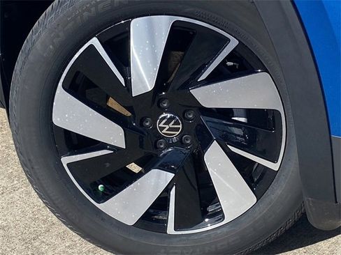 New 2025 Volkswagen Atlas Cross Sport SEL image 7