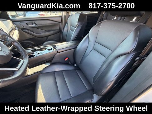 Used 2024 Nissan Rogue SV w/ SV Premium Package image 13