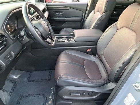 Certified 2025 Honda Pilot Black Edition image 17
