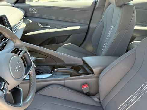 Used 2025 Hyundai Elantra Sport FWD image 10