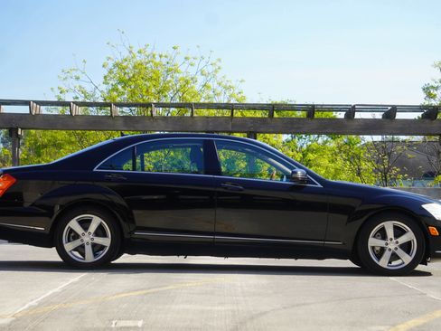 Used 2010 Mercedes-Benz S 550 4MATIC image 7