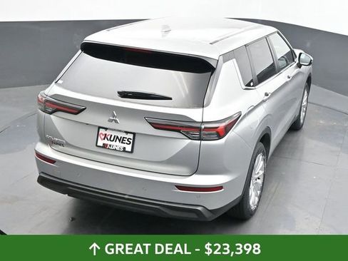 Used 2025 Mitsubishi Outlander ES image 43
