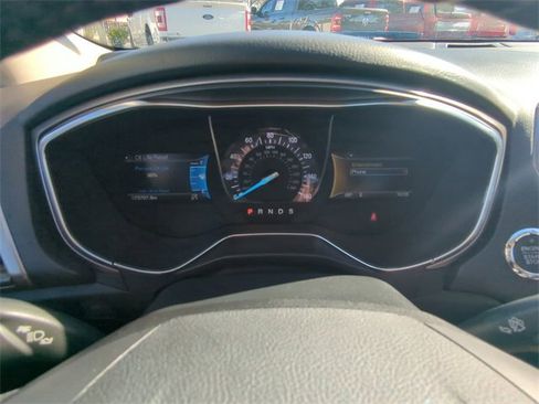 Used 2018 Ford Fusion SE w/ Fusion SE Technology Package image 27