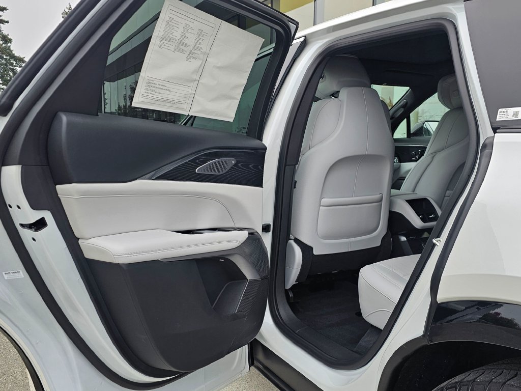 Certified 2024 Cadillac Lyriq Luxury AWD/4WD image 11